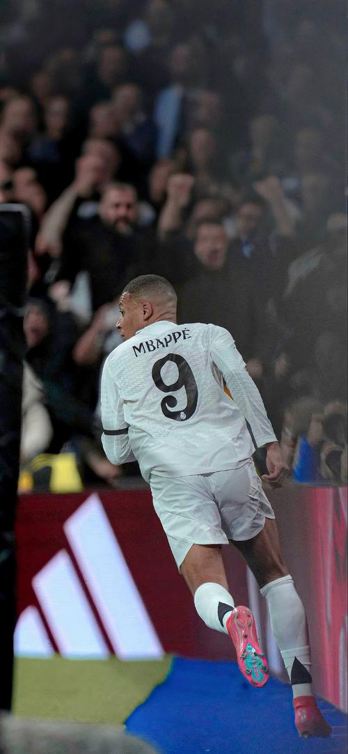 来自转会市场的报道：众所周知，皇家马德里的门将卢...（据转会市场消息：皇马门将卢…的情况早已人尽皆知）