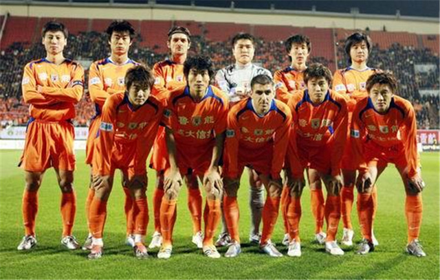 夺冠大热直接对话，阿森纳、拜仁位列欧冠夺冠赔率榜前二（欧冠赔率榜前二对碰：阿森纳与拜仁上演冠军热门之战）