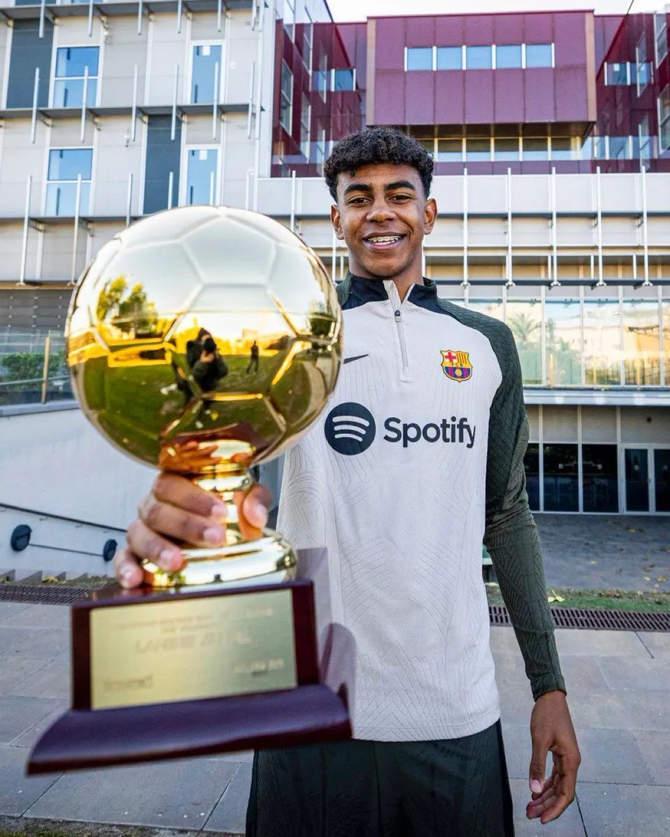 迪亚斯：裁判无视多纳鲁马被侵犯，我们需要统一的判罚标准（迪亚斯：多纳鲁马遭侵犯被裁判忽略，判罚标准亟待统一）